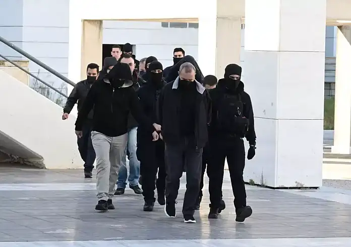 Κολωνός: Στη φυλακή Μίχος και «Μιχάλης» για τον βιασμό της 12χρονης – Ελεύθεροι 17 καταδικασθέντες