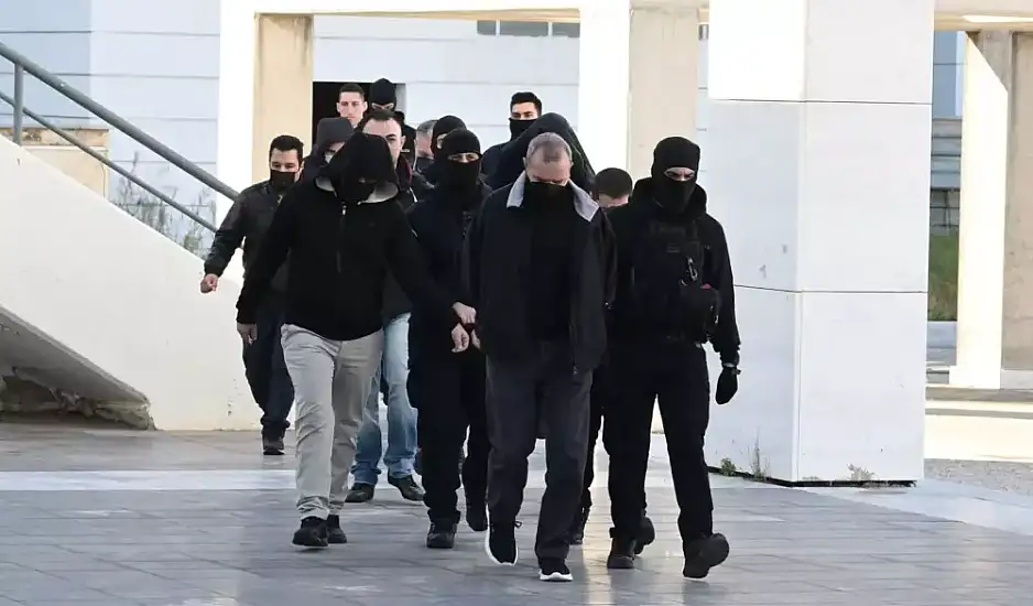Κολωνός: Στη φυλακή Μίχος και «Μιχάλης» για τον βιασμό της 12χρονης – Ελεύθεροι 17 καταδικασθέντες