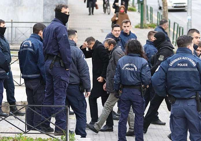 Υπόθεση 12χρονης στον Κολωνό – Ξέσπασαν μητέρα και αδελφή κατά του Μίχου και της εισαγγελέως