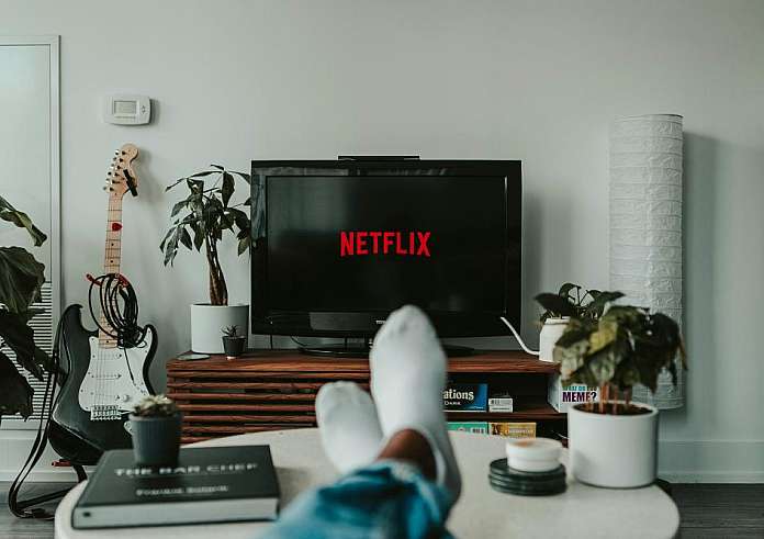 Netflix: 10 σειρές που θα σας κρατήσουν συντροφιά τον Φεβρουάριο