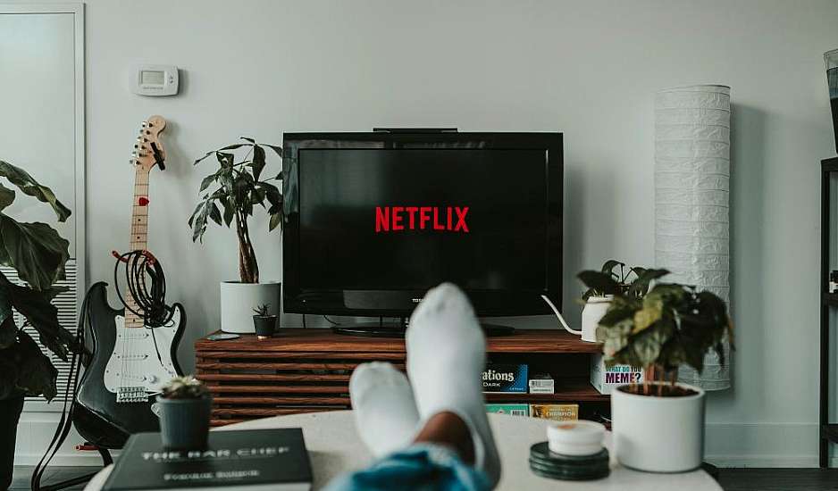 Netflix: 10 σειρές που θα σας κρατήσουν συντροφιά τον Φεβρουάριο