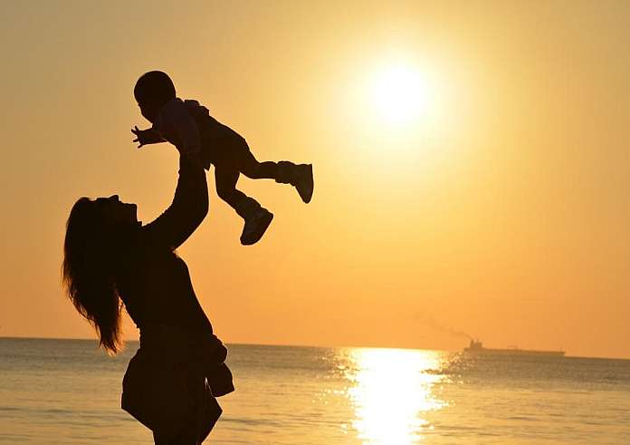 Η εξομολόγηση μητέρας παιδιού με αυτισμό: «Κατέστρεψε την ζωή μου, αλλά έμαθα ότι η αγάπη μου μπορεί να σταθεί δίπλα στην απογοήτευση»