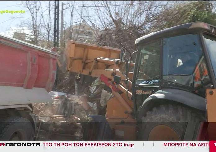 Στην κατεδάφιση παράνομων κατασκευών σε πεζοδρομία προχώρησε ο δήμος Νέας Ιωνίας
