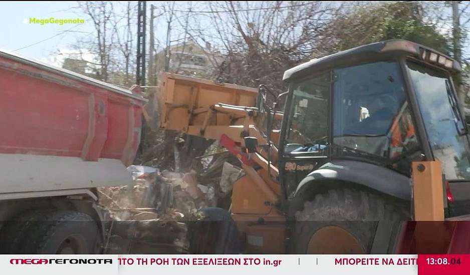 Στην κατεδάφιση παράνομων κατασκευών σε πεζοδρομία προχώρησε ο δήμος Νέας Ιωνίας