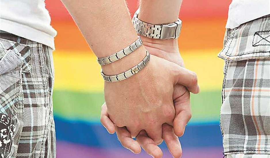 Ομόφυλα ζευγάρια: Την Τρίτη στο Υπουργικό το νομοσχέδιο για την επέκταση του πολιτικού γάμου