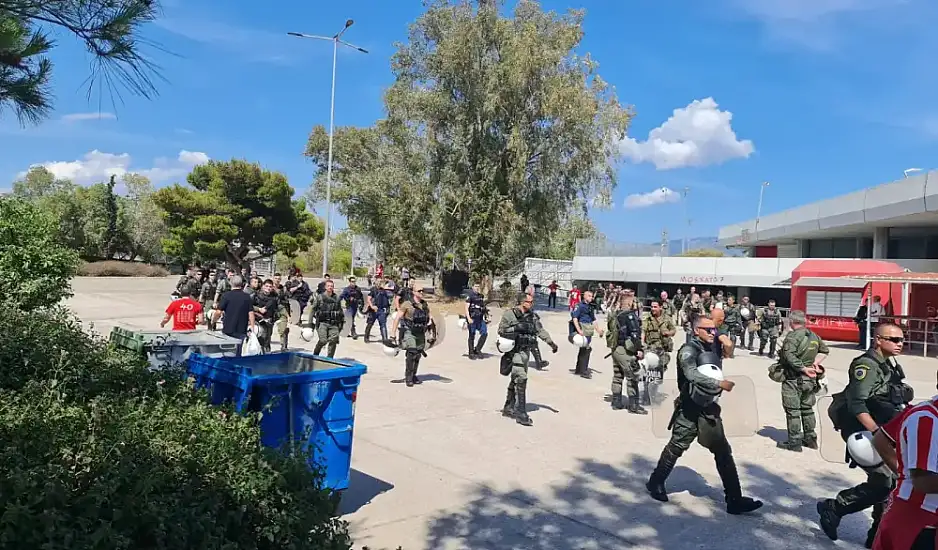 Ολυμπιακός – Φιορεντίνα: Ξεκίνησε η συγκέντρωση των Ελλήνων και των Ιταλών οπαδών – Αυστηροί έλεγχοι σε ΣΕΦ και ΟΑΚΑ