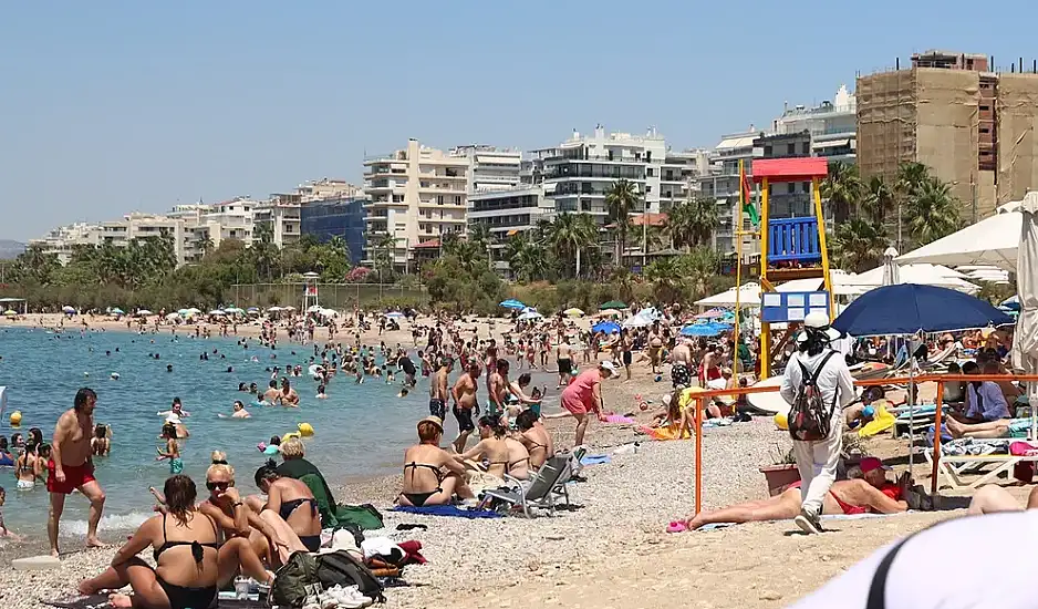Αγίου Πνεύματος με καύσωνα: Ανεβαίνει στους 39 βαθμούς η θερμοκρασία