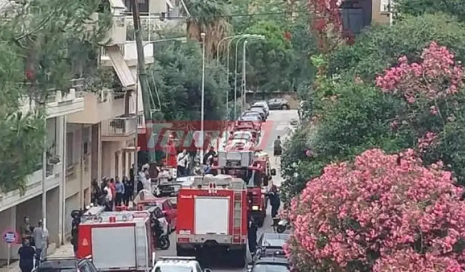 Πάτρα: Άνδρας έπεσε από το δώμα πολυκατοικίας πίσω από ξενοδοχείο - Μεγάλη επιχείρηση της Πυροσβεστικής