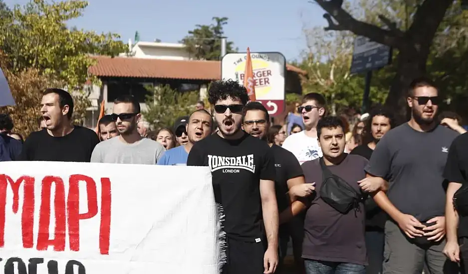 Πεντέλη: Οι πυρόπληκτοι υποδέχθηκαν με αποδοκιμασίες τον Κ. Μητσοτάκη
