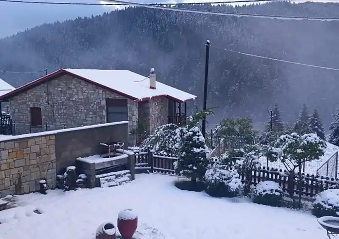 Στα λευκά το Περτούλι – Χιόνισε μήνα Απρίλιο μετά από 20 χρόνια