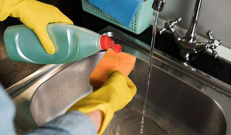 Καθάρισμα: Πού δεν πρέπει να χρησιμοποιείτε ποτέ απορρυπαντικό πιάτων
