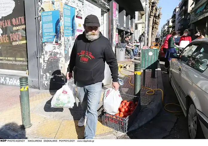 Κωνσταντίνος Πολυχρονόπουλος: Με χτύπησαν γιατί αηδίασα με το φαγητό που μου πρόσφεραν, καταγγέλλει καρκινοπαθής