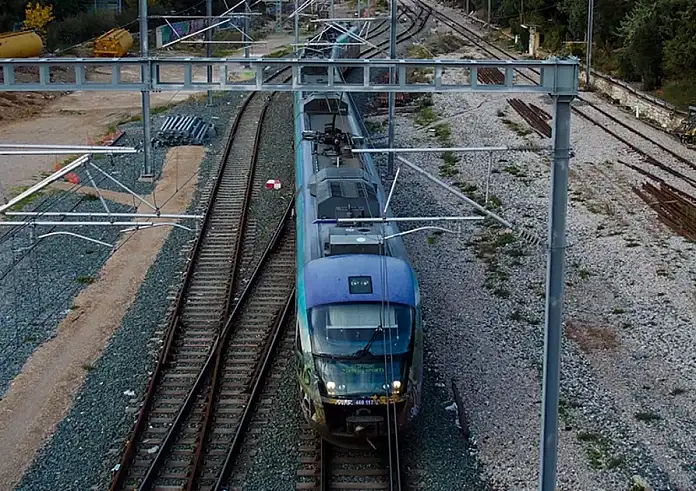 Ο διάλογος μηχανοδηγού – σταθμάρχη αφού το τρένο του Προαστιακού μπήκε σε γραμμή του Μετρό – «Σταμάτα και πάμε πίσω»