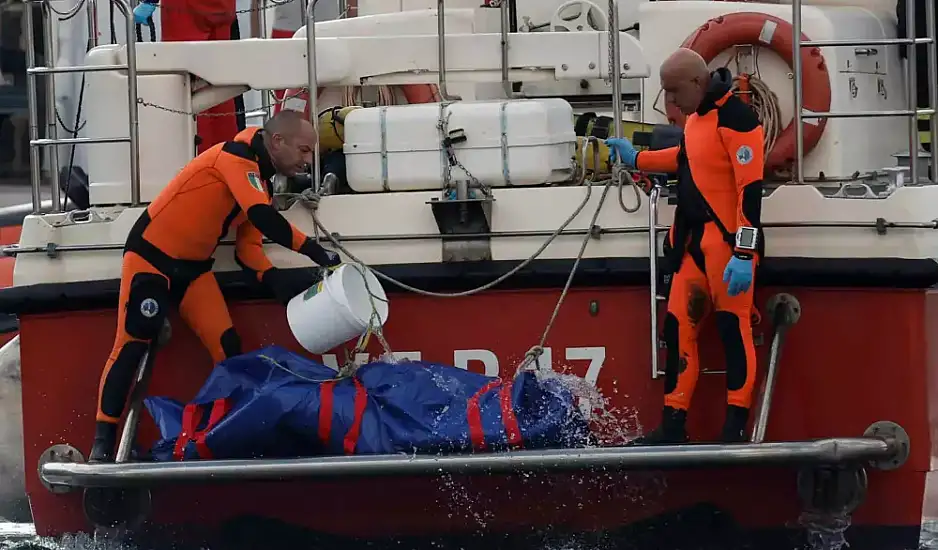 Σικελία: Τι οδήγησε στη βύθιση του ιστιοφόρου – Το προφίλ των επιβατών