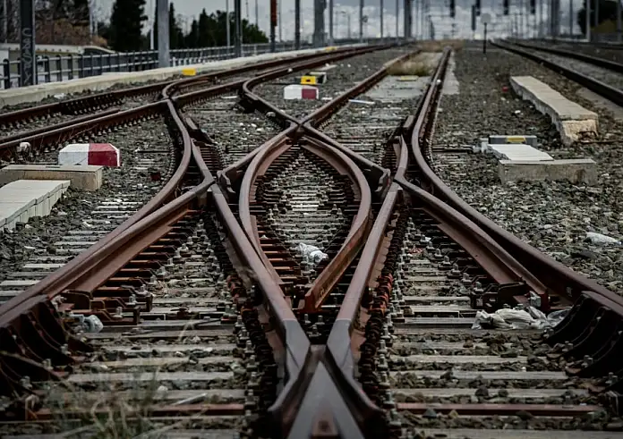 Διδυμότειχο: Έγιναν 3 συλλήψεις για κλοπή σιδηροδρομικού υλικού