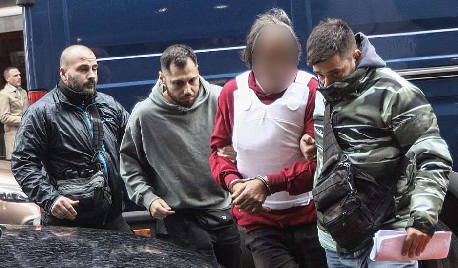 Σαλαμίνα: Σήμερα η απολογία του 71χρονου για τη δολοφονία της συντρόφου του – Το τελευταίο «αντίο» στη 43χρονη