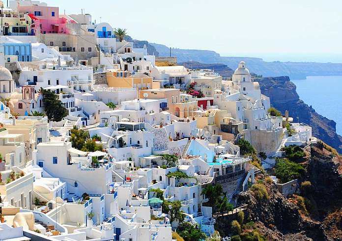 Εκτινάχτηκαν οι τιμές ακινήτων στις Κυκλάδες το 2023 – Ποιο είναι το πιο ακριβό νησί