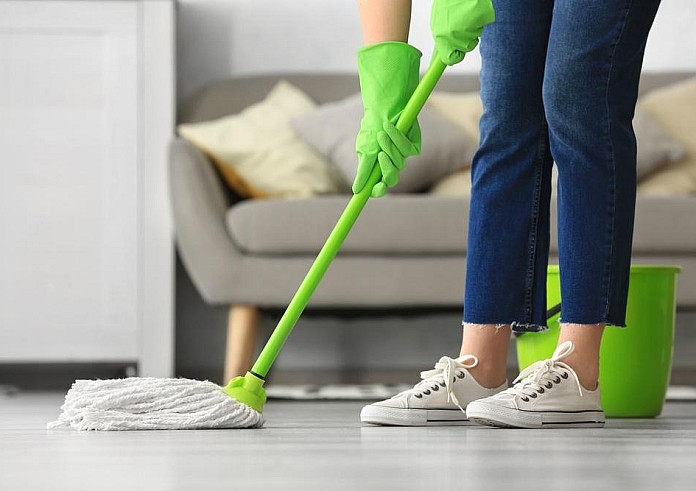 Σφουγγάρισμα: 5 μυστικά για αστραφτερό και καθαρό πάτωμα