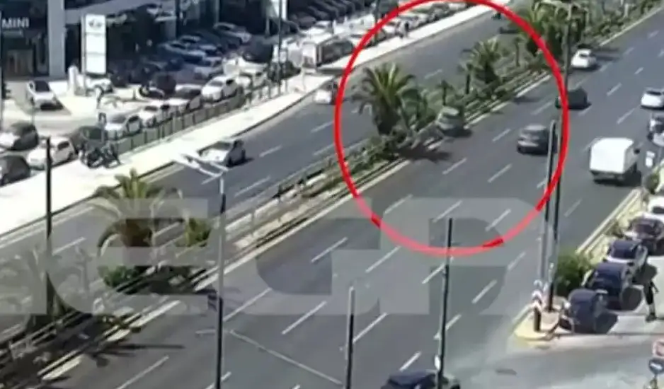 Βίντεο ντοκουμέντο από το τροχαίο στη Συγγρού - Το όχημα αναποδογύρισε 5 φορές