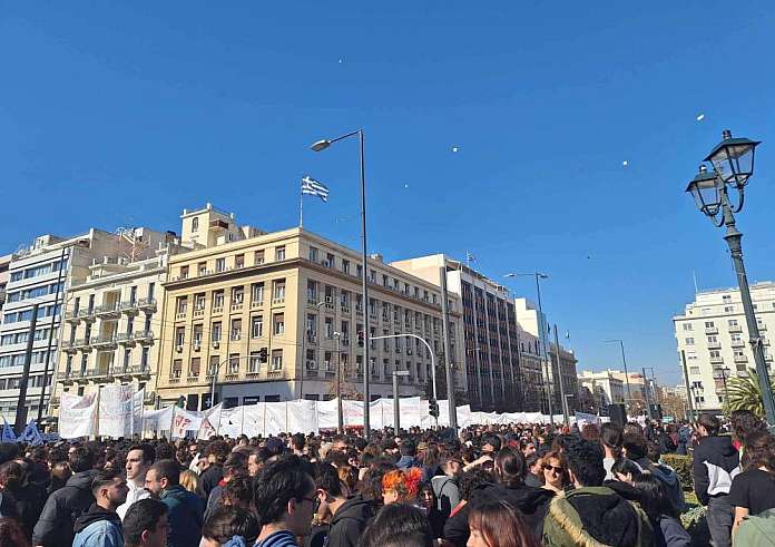 Πανεκπαιδευτικό συλλαλητήριο: Ένταση και συγκρούσεις μεταξύ φοιτητών - Οκτώ τραυματίες