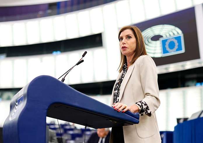 Το σκάνδαλο των email έκαψε τρεις: Ασημακοπούλου, Σταυριανουδάκης, Θεοδωρόπουλος – Eκτεθειμένη παραμένει η κυβέρνηση