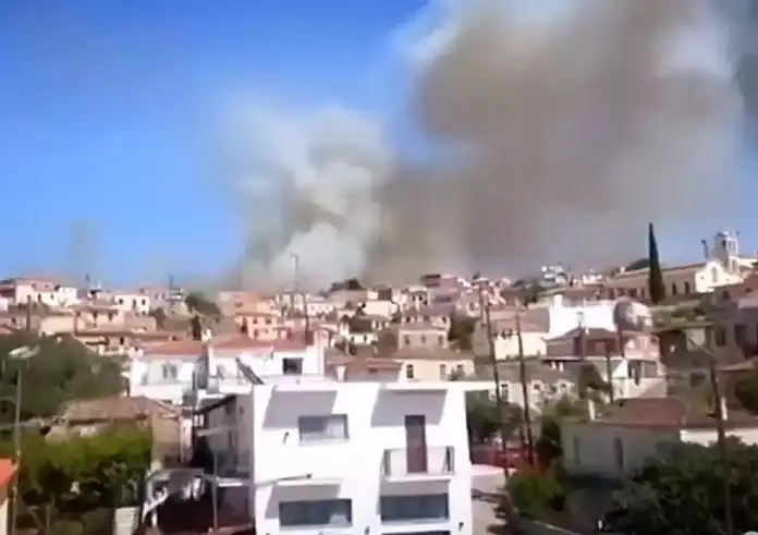 Καίγονται σπίτια από τη φωτιά στο Κρανίδι – Μήνυμα για εκκένωση προς Πόρτο Χέλι και Ερμιόνη – Σε εξέλιξη οι φωτιές σε Αρκαδία, Αχαΐα και Λάρισα