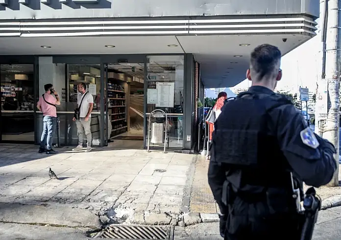 Πειραιάς: Ένας νεκρός και ένας βαριά τραυματίας μετά από ένοπλη συμπλοκή στην Ακτή Μουτσοπούλου