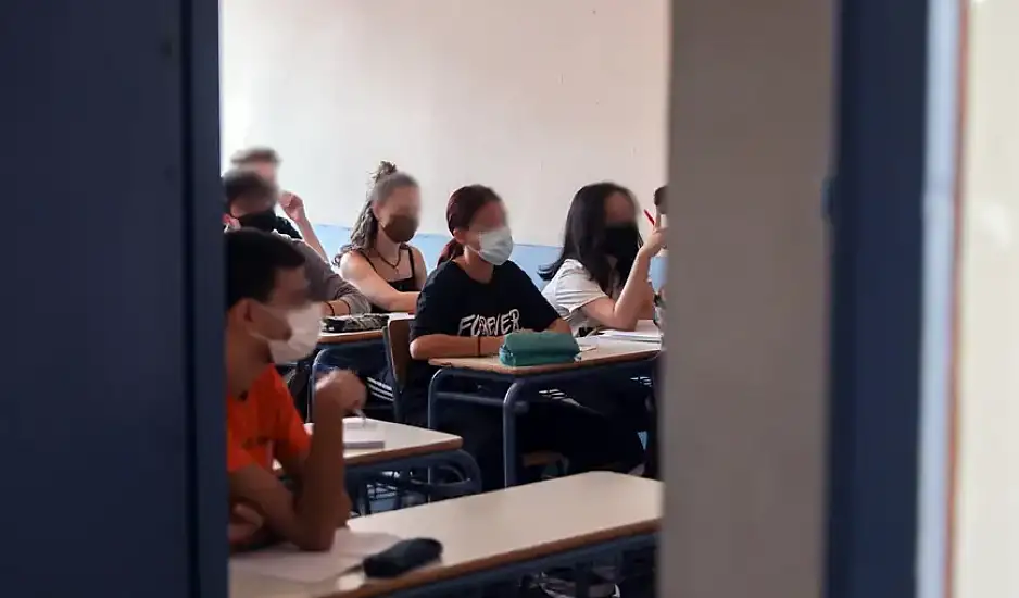 Σαρώνουν κορονοϊός και ιώσεις, ανοίγουν τα σχολεία υπό τις οδηγίες του ΕΟΔΥ – Τέλη Ιανουαρίου η κορύφωση