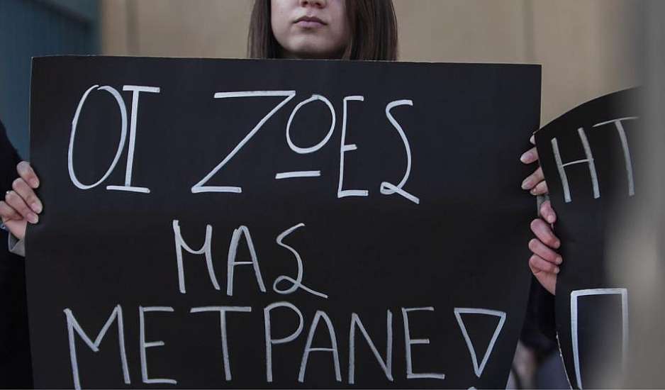 Τέμπη: Αδιανόητο περιστατικό στη Θεσσαλονίκη – Γυμνασιάρχης έσκισε λίστα μαθητών με τα ονόματα των 57 θυμάτων