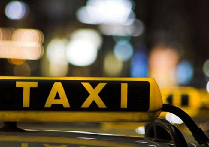 Αθήνα: Νεκρός οδηγός ταξί – Έχασε τον έλεγχο του ΙΧ του και «καρφώθηκε» σε κολόνα