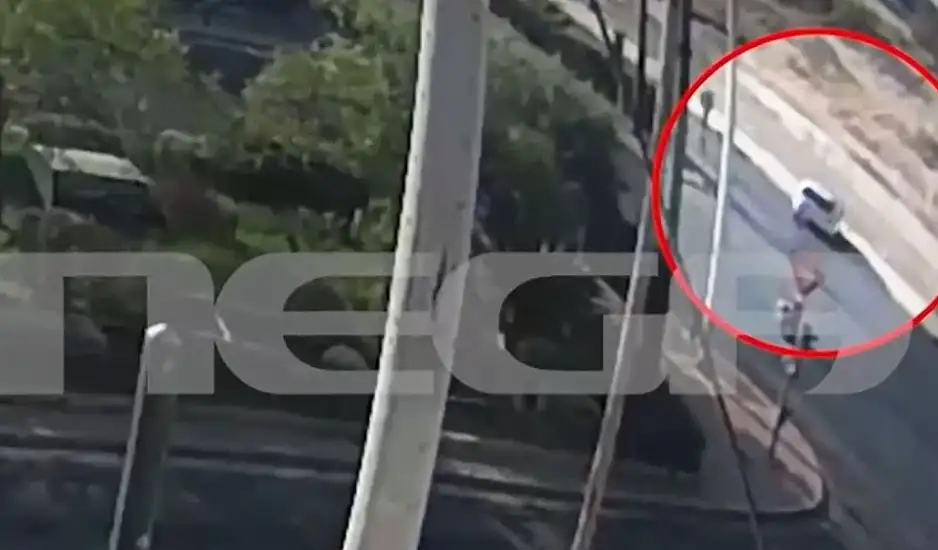 Καλλιθέα: Η στιγμή του θανατηφόρου τροχαίου στη Ποσειδώνος με την 27χρονη να «καρφώνεται» σε κολώνα