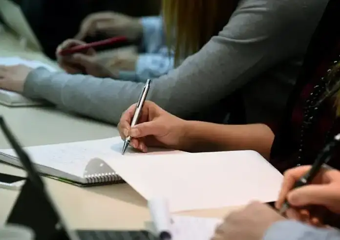Τηλεργασία στο Δημόσιο λόγω καύσωνα ως 13/9 και αλλαγή στο ωράριο