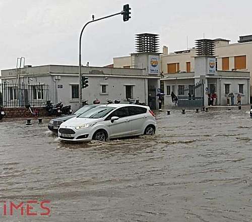 Θεσσαλονίκη: Ισχυρή καταιγίδα και χαλάζι στο κέντρο της πόλης – Ποτάμια οι δρόμοι και πτώσεις δέντρων