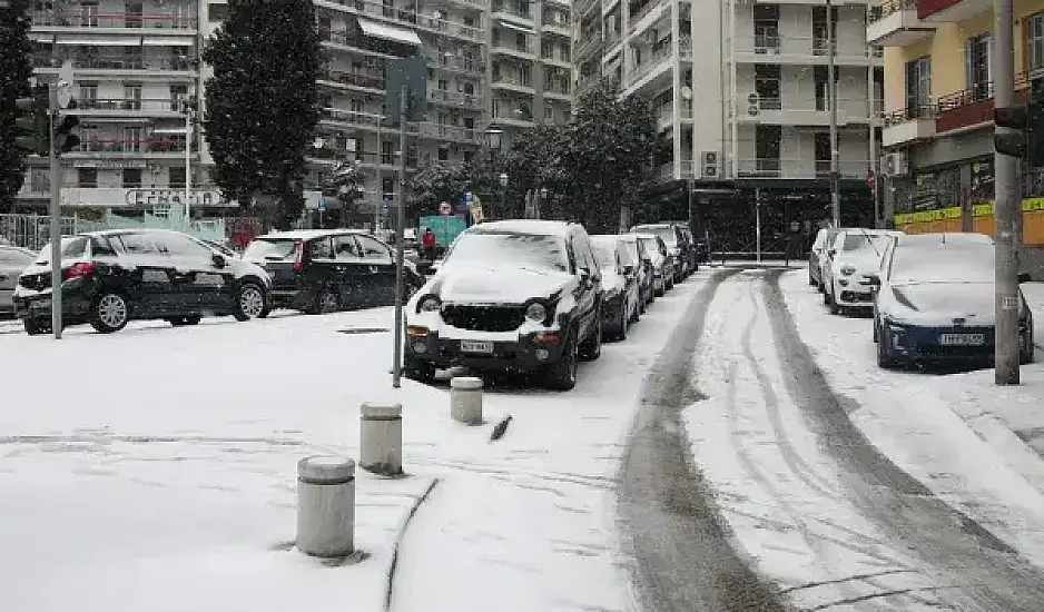Χιόνια στη Θεσσαλονίκη: Ποιοι δρόμοι της πόλης έκλεισαν