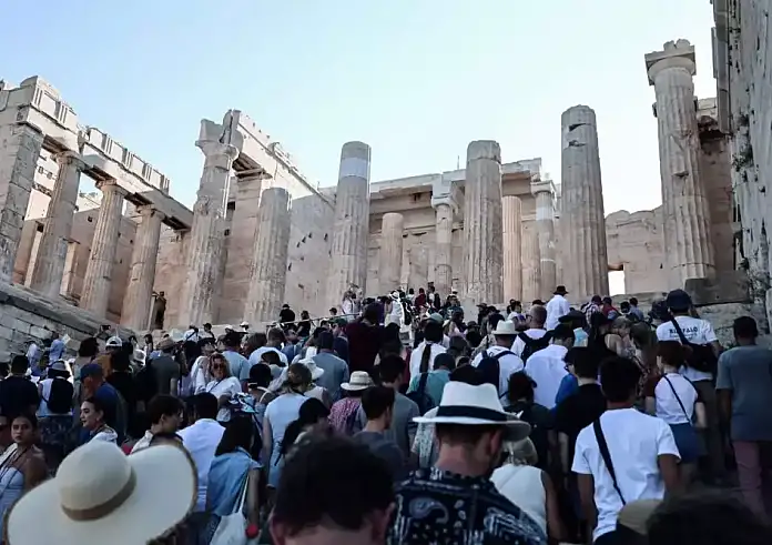 Τουρισμός: Η Ελλάδα στη πρώτη θέση της ΕΕ με την μεγαλύτερη άνοδο ταξιδιωτικών εισπράξεων α’ εξαμήνου