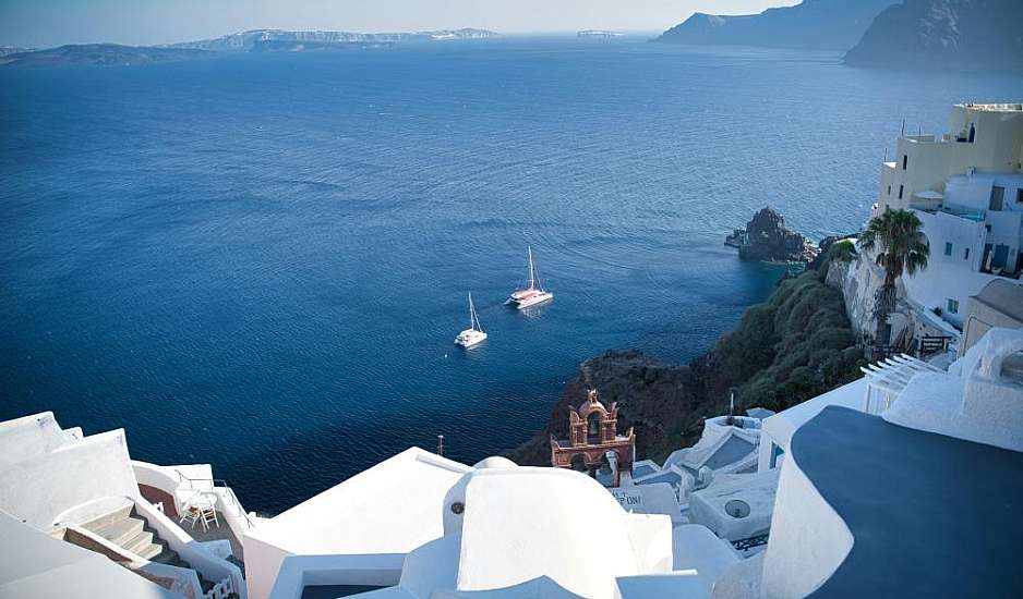 Πάσχα: Πού θα πάνε φέτος οι Έλληνες – Οι δημοφιλείς προορισμοί και τα στοιχεία για τις πληρότητες