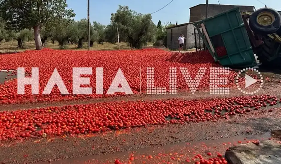 Ηλεία: Τροχαίο ατύχημα μετά από ανατροπή τρακτέρ – Γέμισε ο δρόμος ντομάτες