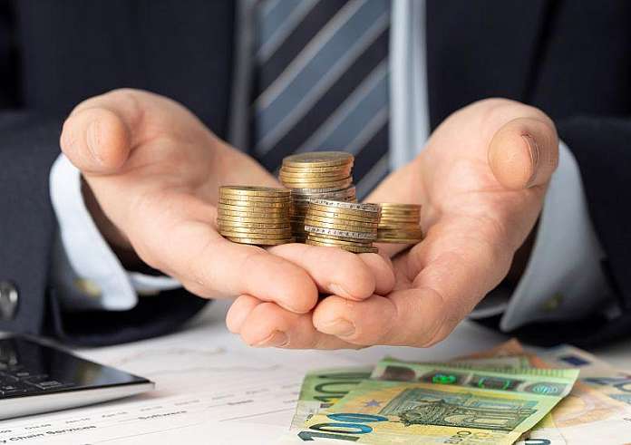 Τράπεζες: Έρχεται το μηνιαίο χαράτσι στις καταθέσεις μας
