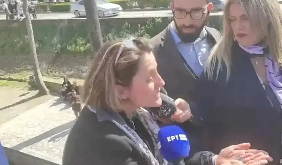 Τρίκαλα – Παρέλαση 25ης Μαρτίου: «Έχασα παιδί, πόσο κοστίζει η ζωή του; Να μου δώσει κανείς τον τιμοκατάλογο! Ντροπή»