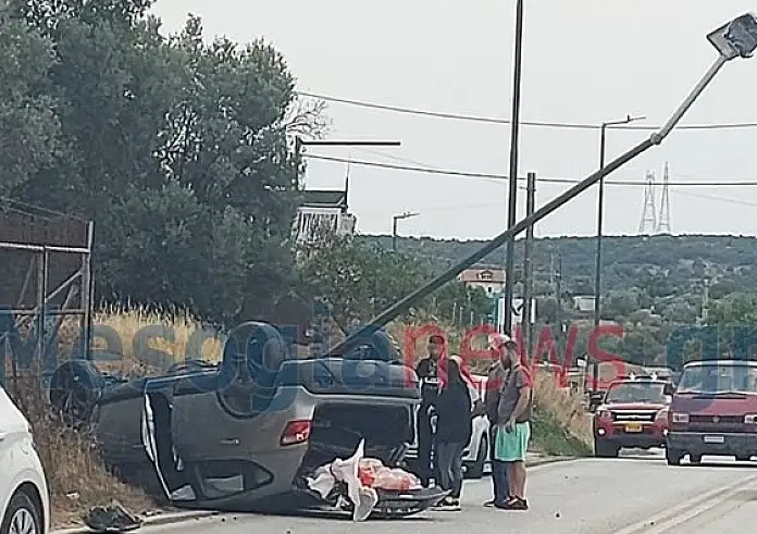 Τροχαίο ατύχημα στο Κορωπί με δύο τραυματίες: Αναποδογύρισε το αμάξι