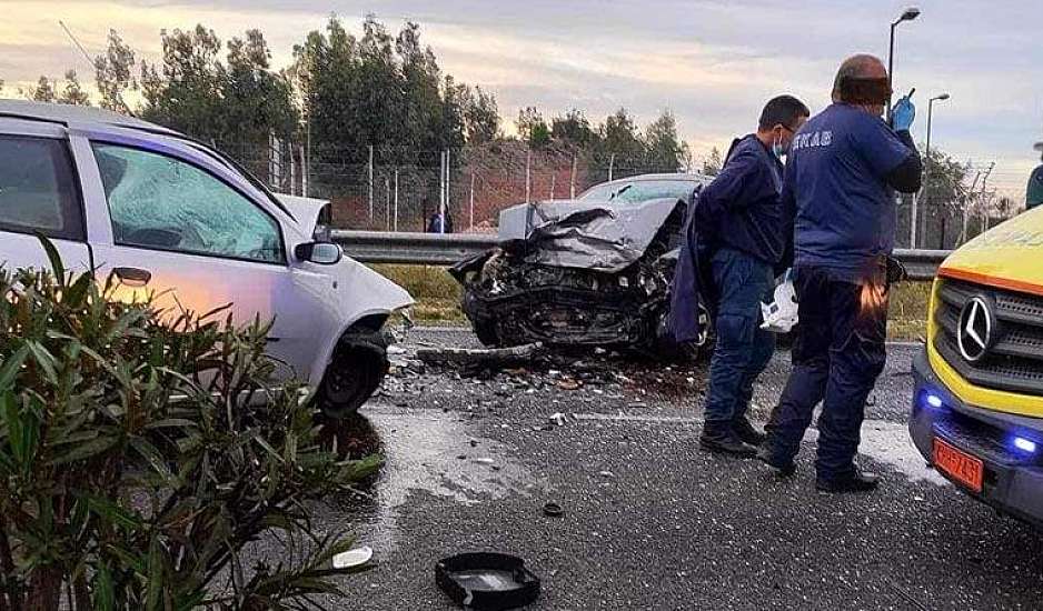 Φρικτό τροχαίο με δύο νεκρούς στα Σπάτα – Πώς συνέβη το δυστύχημα