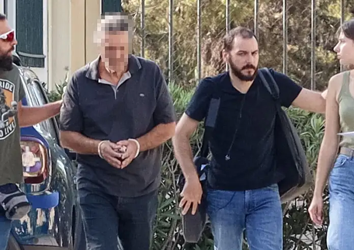 Βάρη: Προφυλακίστηκε ο καθηγητής που κατηγορείται για 4 εμπρησμούς