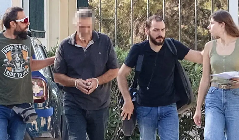 Βάρη: Προφυλακίστηκε ο καθηγητής που κατηγορείται για 4 εμπρησμούς