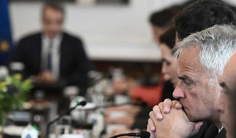Νομοσχέδιο για τα ομόφυλα ζευγάρια: Το παρασκήνιο στο Υπουργικό και ο διάλογος Μητσοτάκη – Βορίδη