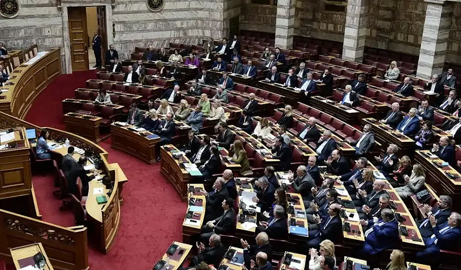 Ιδιωτικά πανεπιστήμια: Υπερψηφίστηκε με 159 «ναι» το νομοσχέδιο