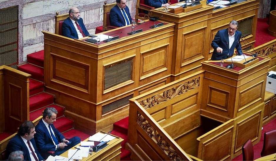 Βουλή: Πυρά της αντιπολίτευσης για τα ιδιωτικά ΑΕΙ με βαριές κατηγορίες για εξυπηρέτηση συμφερόντων και καταπάτηση του Συντάγματος