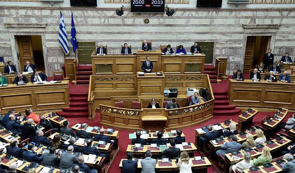 Βουλή: Στην τελική ευθεία το νομοσχέδιο για τα μη κρατικά ΑΕΙ – Ανέβηκαν οι τόνοι