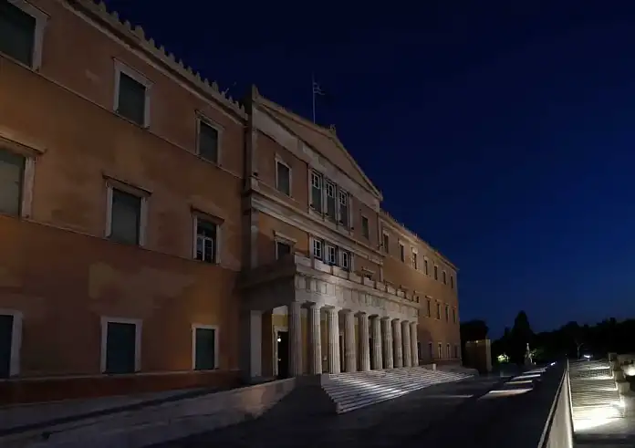 Φάρσα το τηλεφώνημα για βόμβα στη Βουλή - Δόθηκαν στην κυκλοφορία η Bασ. Aμαλίας και η Bασ. Σοφίας