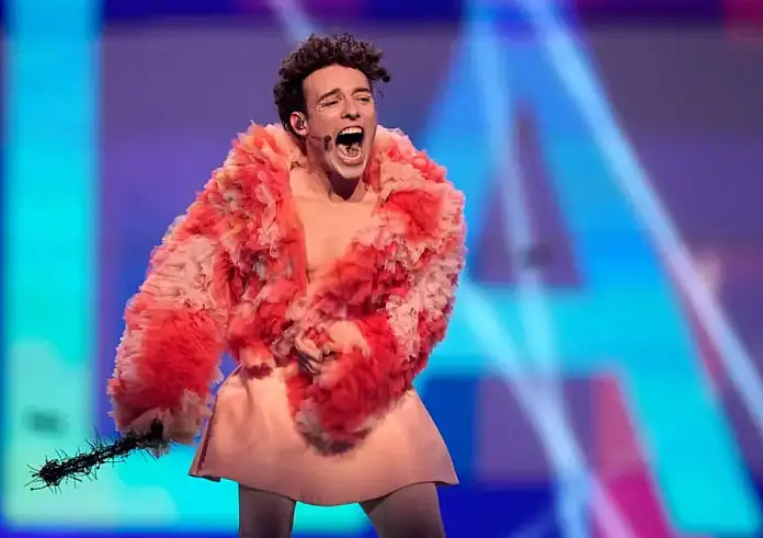 Επέστρεψε στην Ελβετία ο νικητής της Eurovision - Χαμός με το Νέμο στο αεροδρόμιο