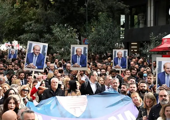 Το «κίνημα της γραβάτας» φέρνει 4 υποχωρήσεις στο φορολογικό